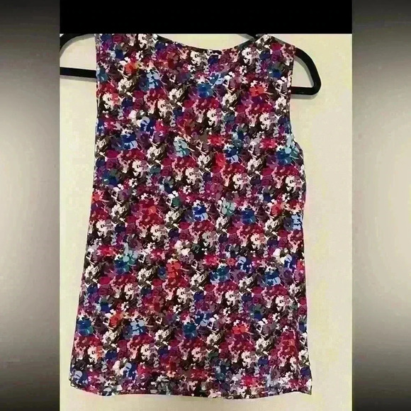 Talbots sleeveless/tank blouse, size Small Petite. Floral print. - Picture 3 of 5